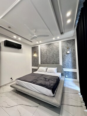 4 dormitorios, tabla de planchar con plancha, wifi y ropa de cama