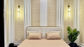 4 bedrooms, iron/ironing board, WiFi, bed sheets