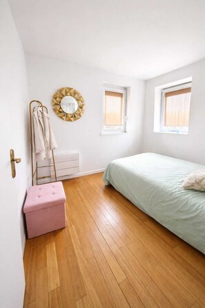 2 bedrooms, internet - Disney village (Chessy)