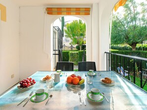 Outdoor dining - Valparaiso by Interhome (Nerja)