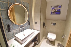 Hair dryer, towels, soap, shampoo - Hotel Sands Point (Puducherry)