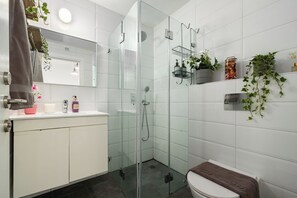 Hårtørrer, håndklæder, Sæbe, Toiletpapir