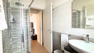 Shower, bidet, towels