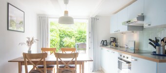 Cozy vacation home with private garden and view of the dike