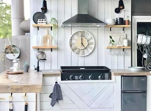 Micro-ondes, four, plaque de cuisson, lave-vaisselle