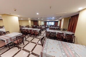 Dining - TARA ALYASMEEN HOTEL (Makkah)