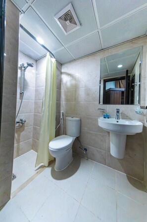 Basic Twin Room | Bathroom - TARA ALYASMEEN HOTEL (Makkah)