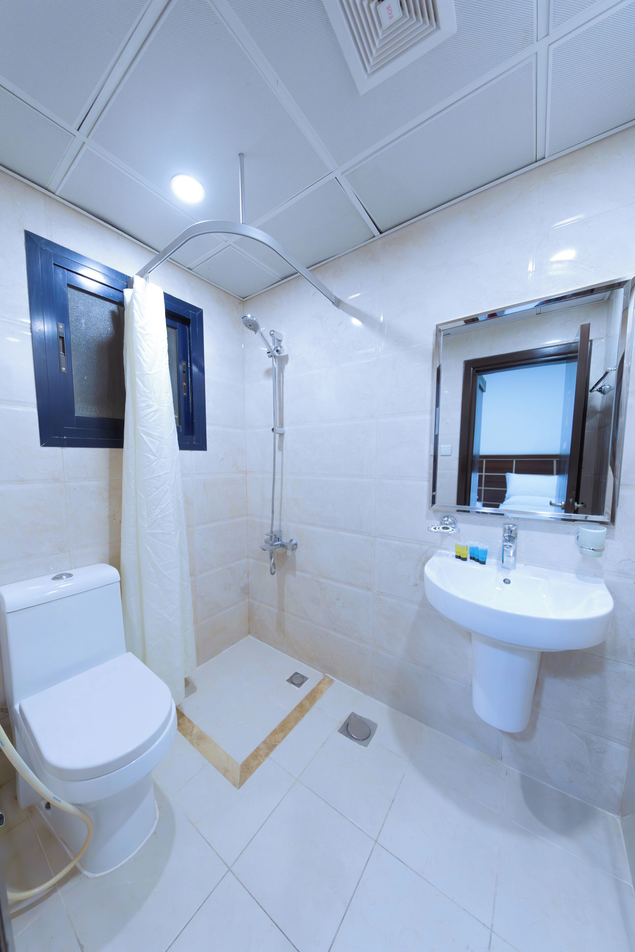 Basic Quadruple Room | Bathroom
