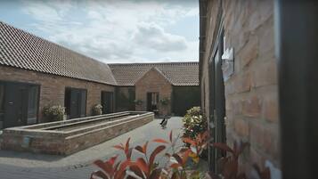 Superior Double Room, Courtyard View | Terrace/patio