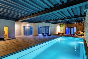 Una piscina techada