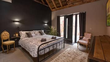 Superior Double Room, Courtyard View | Desk, laptop workspace, blackout drapes, iron/ironing board