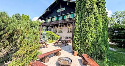 Wonderful private villa for 17 guests with WIFI, TV and pets allowed