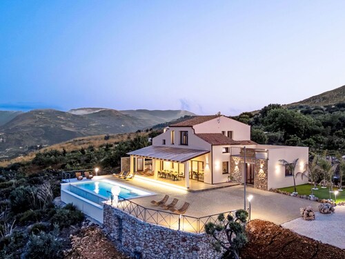 Magnifique maison de vacances privée avec WIFI, piscine privée, climatisation, TV et terrasse