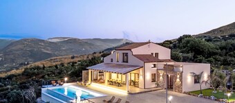 Smuk privat feriebolig for 15 gæster med WIFI, privat pool, klimaanlæg, TV og terrasse