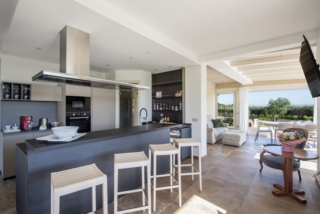 Fridge, stovetop, dishwasher, toaster