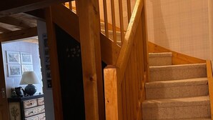 A wooden staircase with carpeted steps leading to a landing. - Large triplex at the foot of the slopes ideal for two families (Morillon)