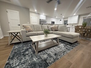 Smart TV - High-End Modern Desert Retreat - 12 Min to DT & Airport (Phoenix)