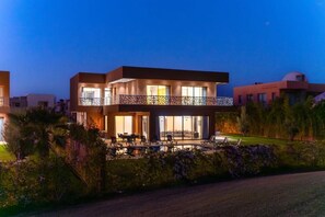 Standaard villa, balkon, uitzicht op tuin | Exterieur