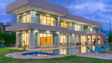 Deluxe Villa, Balcony, Garden View | Pool | Outdoor pool