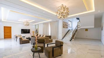 Deluxe villa, balkon, uitzicht op tuin | Interieur