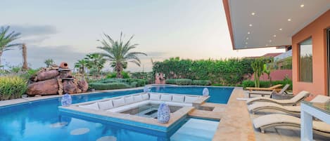 Exclusive-Villa, Balkon, Gartenblick | Pool
