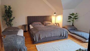 2 Schlafzimmer, BĂŒgeleisen/BĂŒgelbrett, WLAN, BettwĂ€sche