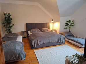 2 bedrooms, iron/ironing board, WiFi, bed sheets