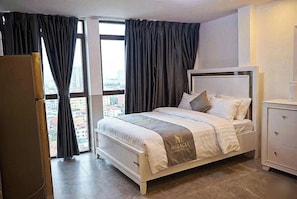 Deluxe Double Room, Balcony, City View - Came House - Near Bui Vien street (Ben Thanh)