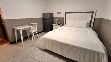 Standard dubbelrum - utsikt mot staden | Allergitestade sÀngklÀder, gratis wi-fi och sÀngklÀder