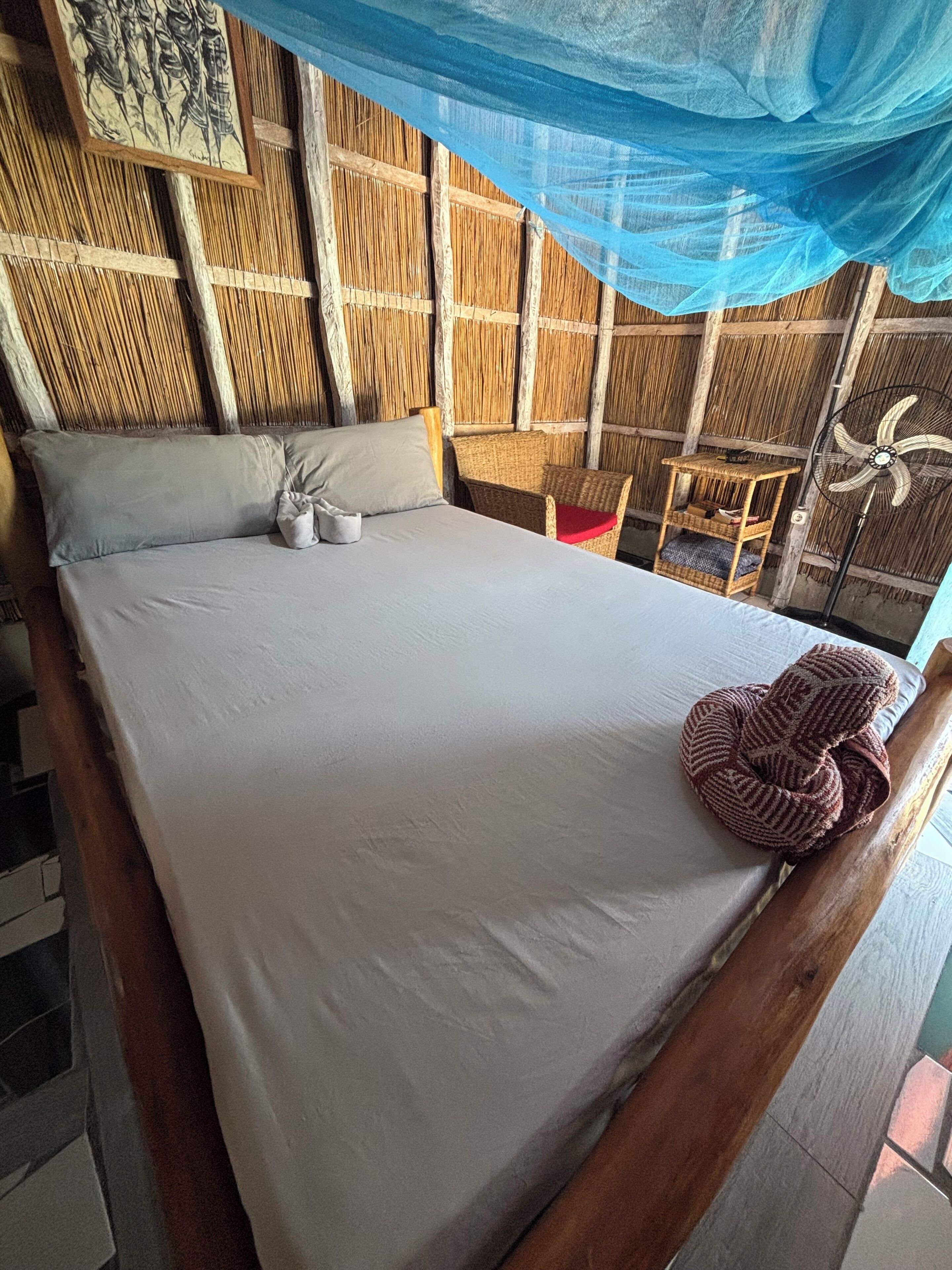 ميني بار وملاءات أسرّة