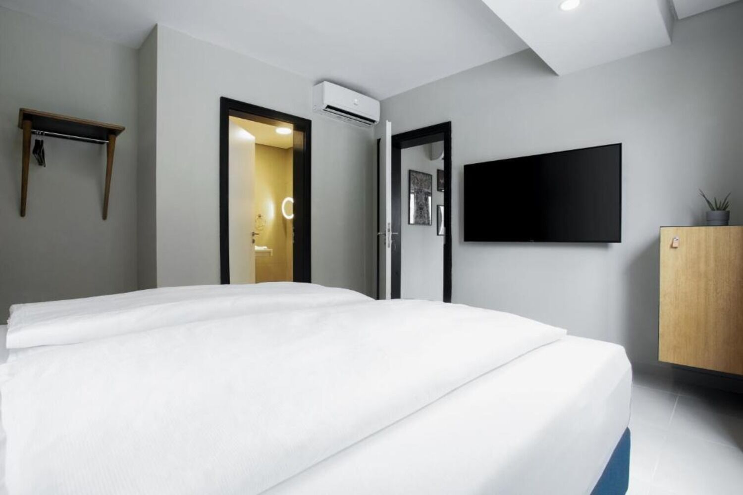 Kamar Single Comfort | Seprai Frette Italia, seprai premium, dan selimut bulu angsa