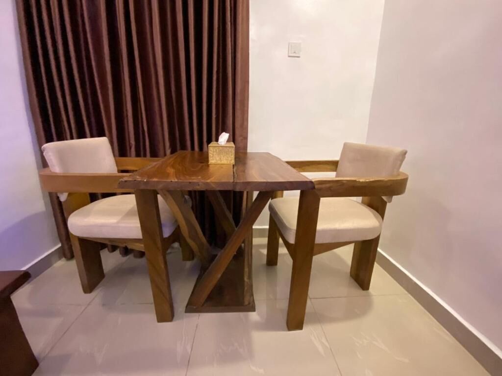 Economy Studio | Dining