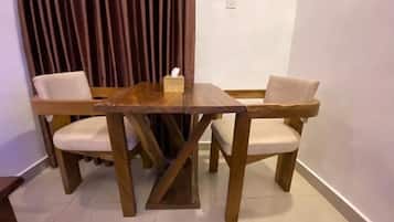 Economy Studio | Dining