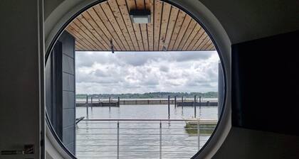 Wasserhaus im Pionierhafen - Waschmaschine, Dachterrasse, TV, PKW-Stellplatz