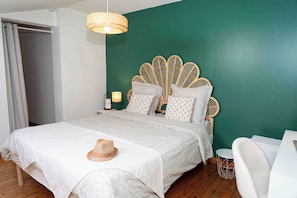 1 bedroom, internet, bed sheets - Au Pied de la Cathédrale - Écrin de Verdure Exubérante - AtypiqueVendée Luçon (Luçon)