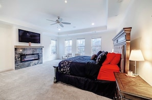 5 bedrooms, iron/ironing board, WiFi, bed sheets