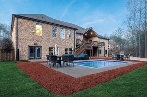 Outdoor dining - The Kobe @ Klondike Heights by The REZORT Group (Conyers)