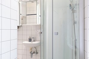 Shared bathroom - Comfy Room Long Stay Near Belvedere (Vienna)
