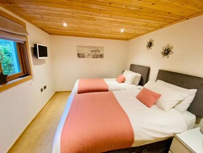 3 bedrooms, iron/ironing board, travel cot, free WiFi