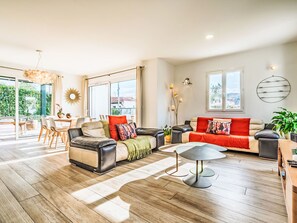 TV, fireplace - Xoxotartea by Interhome (Saint Pée sur Nivelle)