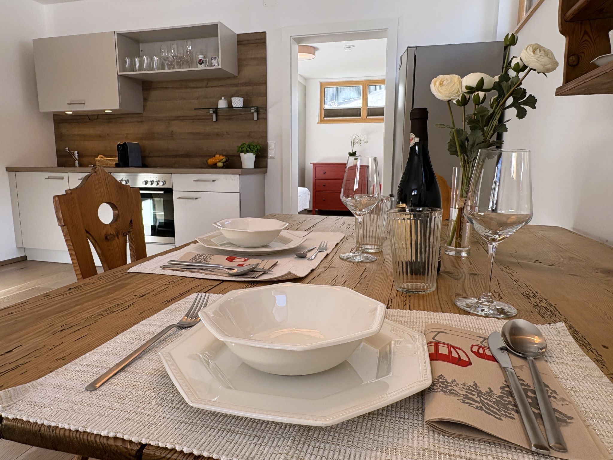 Refrigerador, horno, lavavajillas y utensilios de cocina 