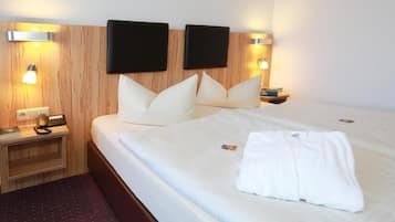 Double Room, Balcony, City View | In-room safe, desk, iron/ironing board, free WiFi