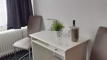 Tweepersoonskamer, balkon, uitzicht op stad | Dineren