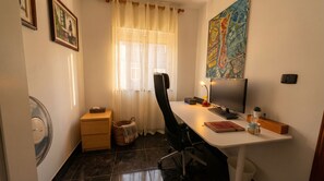 Interior - Central Vecindario Apartment · 10 min from Airport · Fast WiFi (Vecindario)