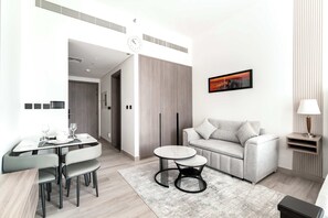 House - Stayshort - Studio in Al Barsha That Sleeps 4 With Complete Amenities (Dubai)