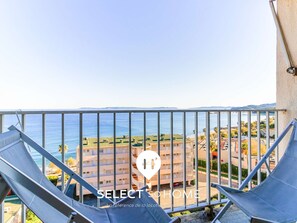 Property grounds - Cozy studio with sea view near the beach for 2 people (Le Lavandou)