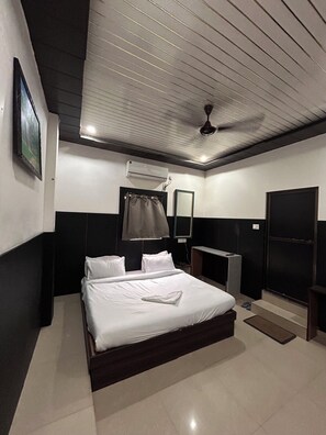 Deluxe-Einzelzimmer | Schreibtisch, laptopgeeigneter Arbeitsplatz, kostenloses WLAN