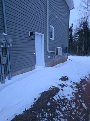 Property grounds - Relax and give yourself a retreat in this cozy space in a quiet Moncton North (Moncton)