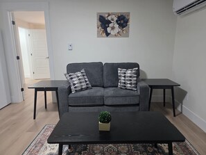 TV - Relax and give yourself a retreat in this cozy space in a quiet Moncton North (Moncton)