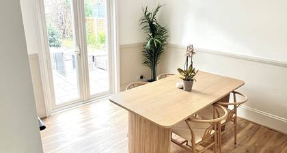Spacious Modern 4 Bedroom Home with Garden & Free Parking | Greater LDN
